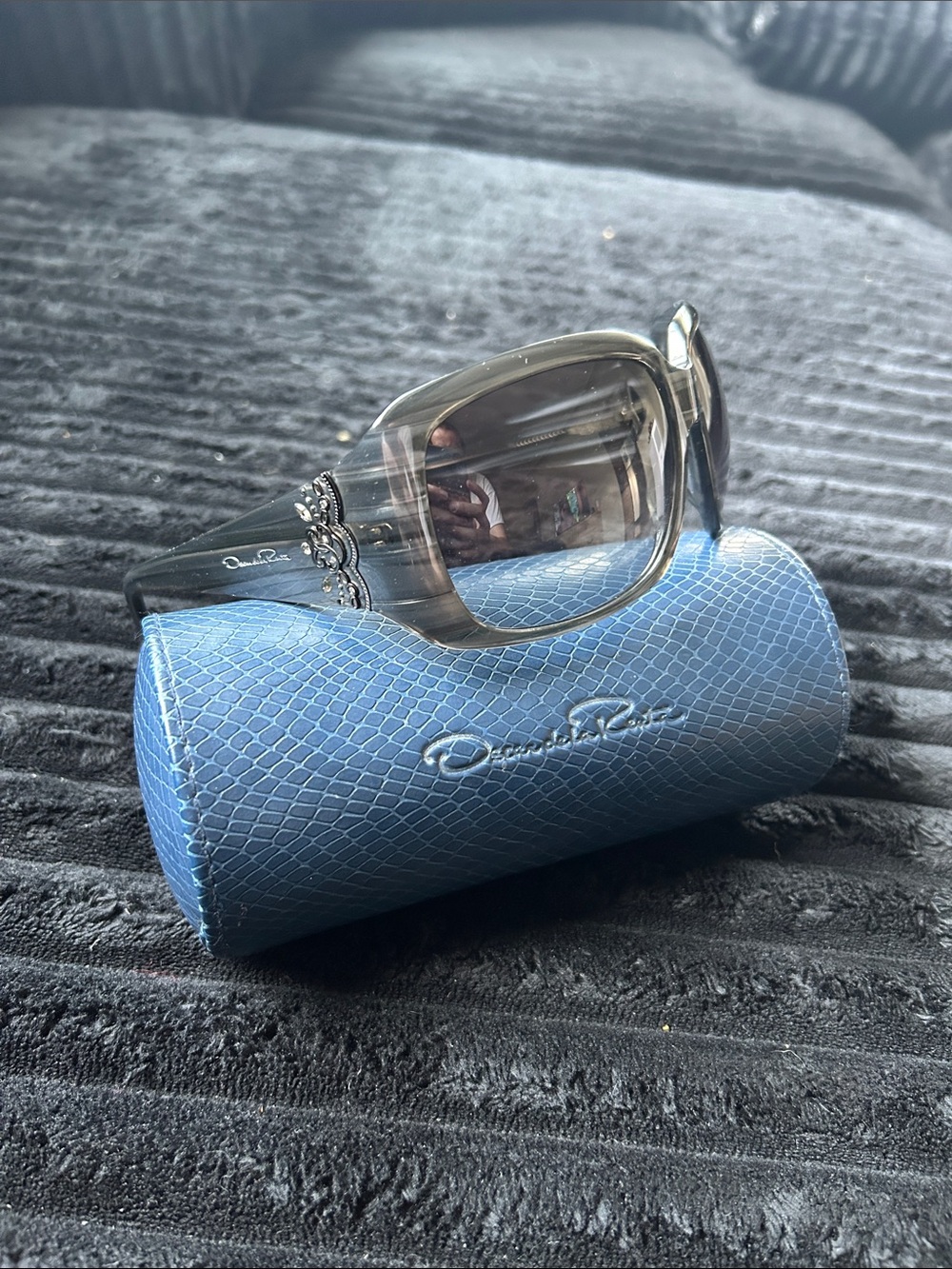Oscar de la Renta Gray Gradient Oversized Sunglasses with Blue Case